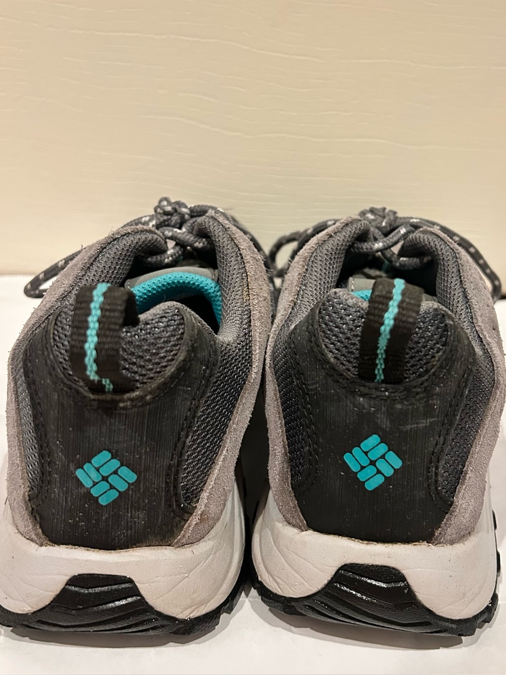Worn 2X Columbia Crestwood trail shoe Grey and Teal Women's Trail Shoe size 8.5 - Picture 6 of 8
